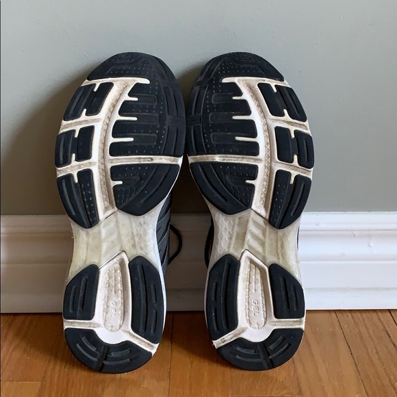 ASICS running shoes - Picture 3 of 3